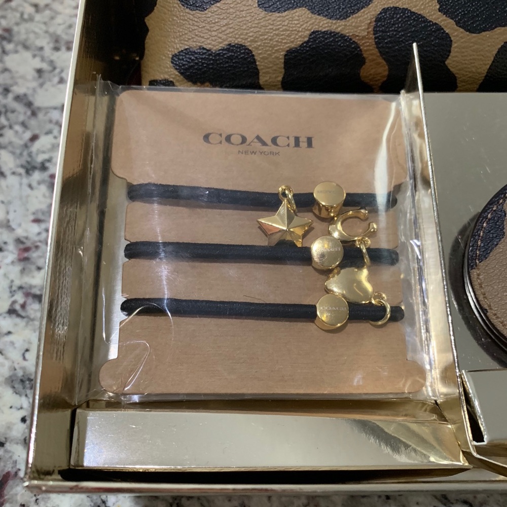 NIB ❤️last one❤️Authentic Coach Gift Set - Picture 8 of 8